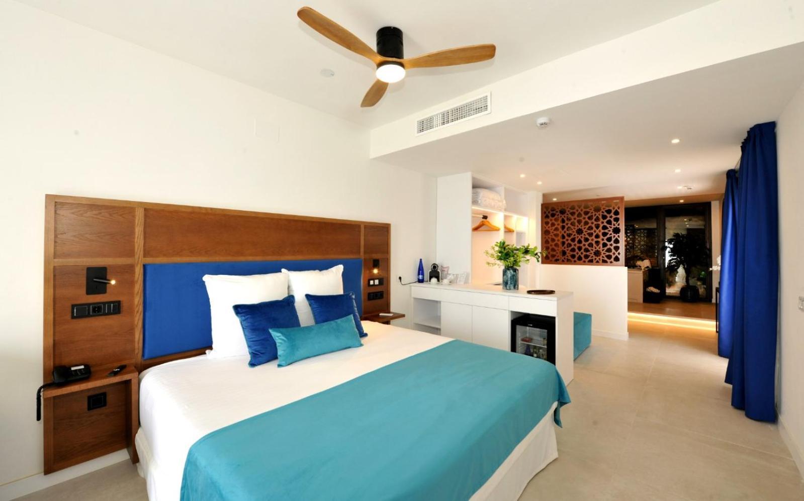 Hotel Salobrena Suites 3*
