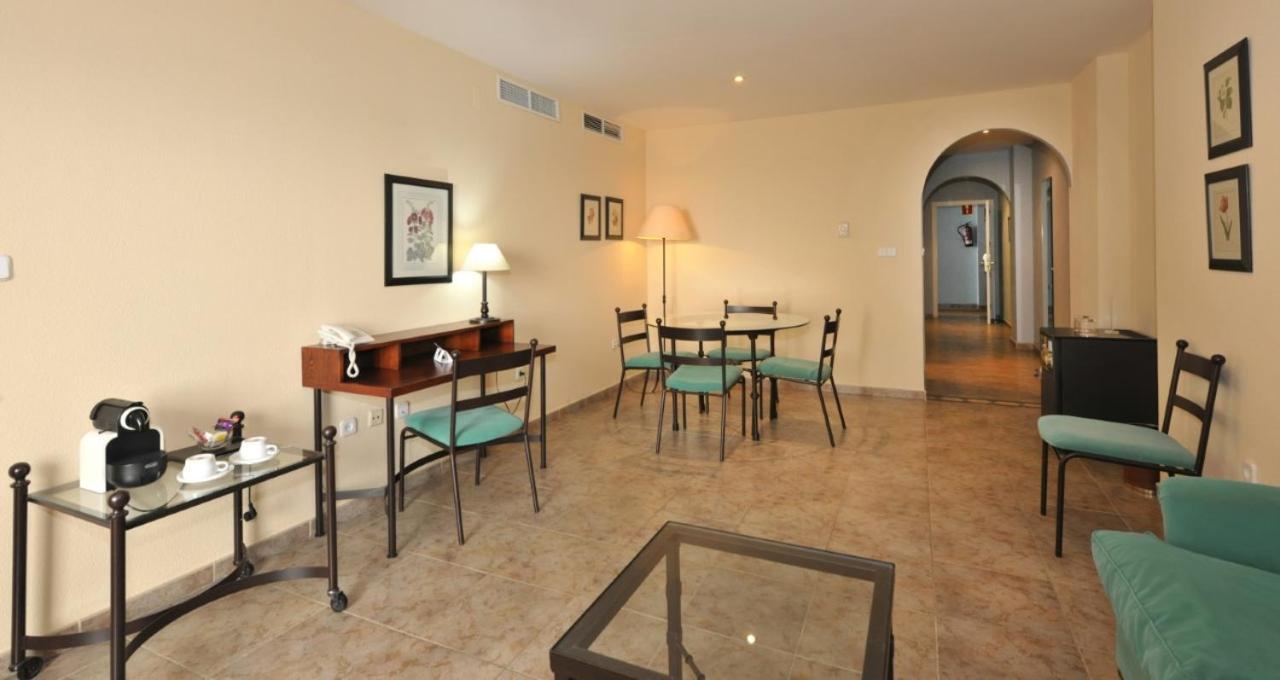 Hotel Salobrena Suites 3*